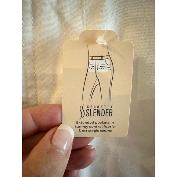 St. John's Bay White Capri Pant NEW Women's size 4 Mid-Rise - Picture 3 of 7